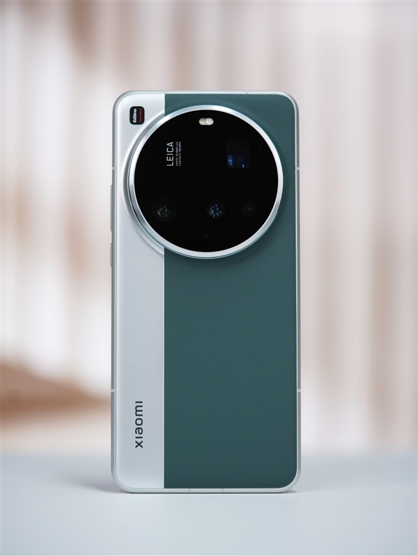 史上第一次双拼色!小米15 Ultra松柏绿图赏