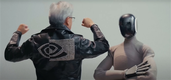 黄仁勋新战袍来了!NVIDIA镶钉皮夹克上身超狂