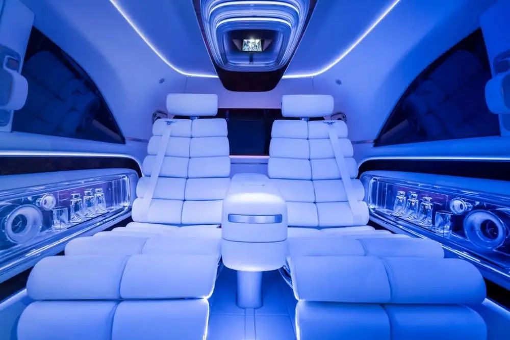 奔驰发布 MPV 概念车 VISION V,内饰科幻,前脸长了「8 块腹肌」