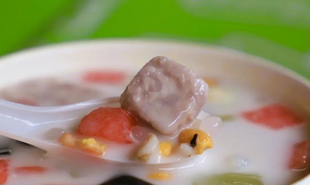 卷不动的年轻人,开始找个村子躺平了