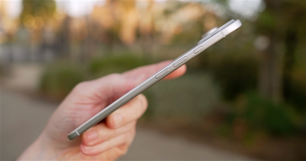 苹果iPhone 17全系机模上手：Air新机薄到极致