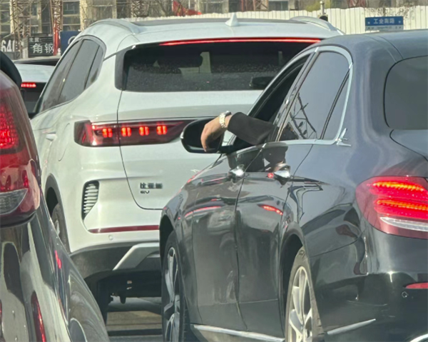 为什么中年男人去哪都要开车啊!