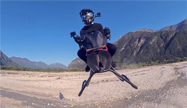 国外一公司推出“空中自行车”:可垂直起飞、极速200公里/时