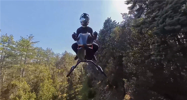 国外一公司推出“空中自行车”:可垂直起飞、极速200公里/时